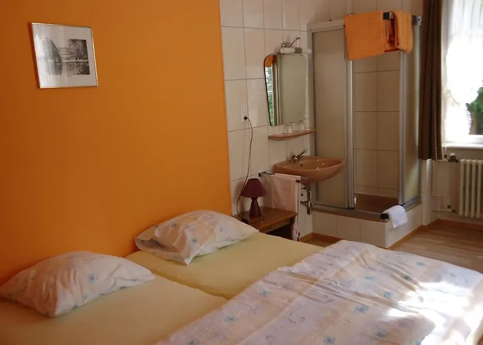 De La Vallee Hotel *