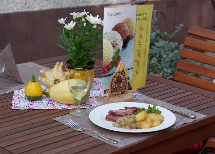 De La Vallee Hotel *